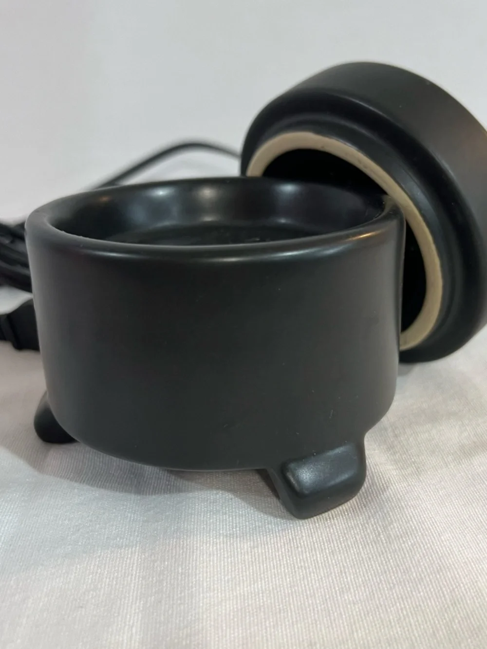 Aveda black ceramic aroma essential oil diffuser